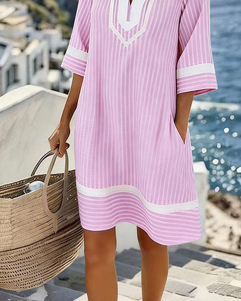 Klara - Kurzärmeliges gestreiftes Kleid mit V-Ausschnitt