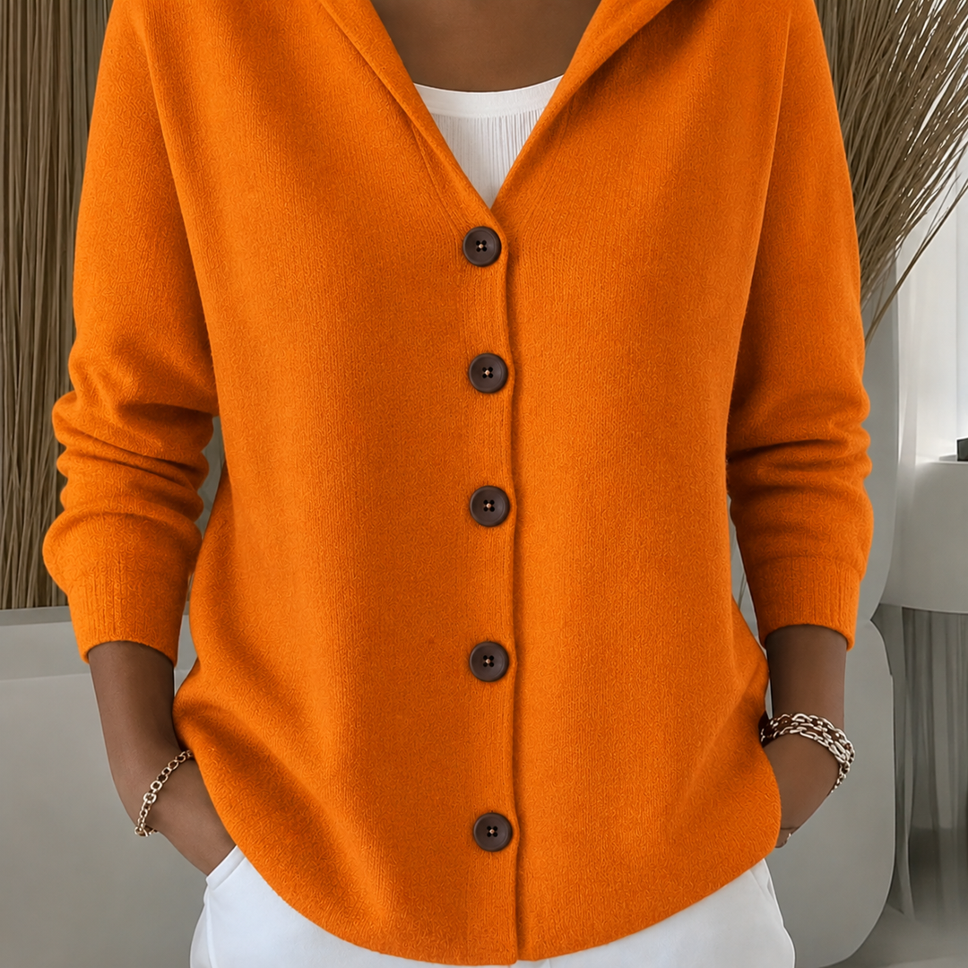 Lena | Strickpullover mit Kapuze und Knopfverschluss