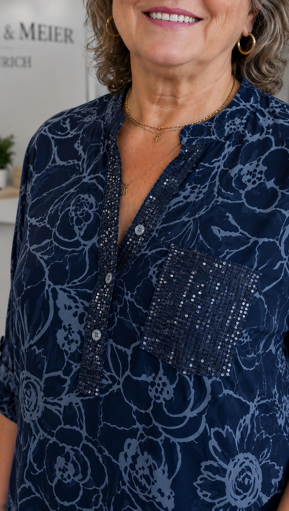 Hannah | Blumenmuster Pailletten Taschen Henley Bluse