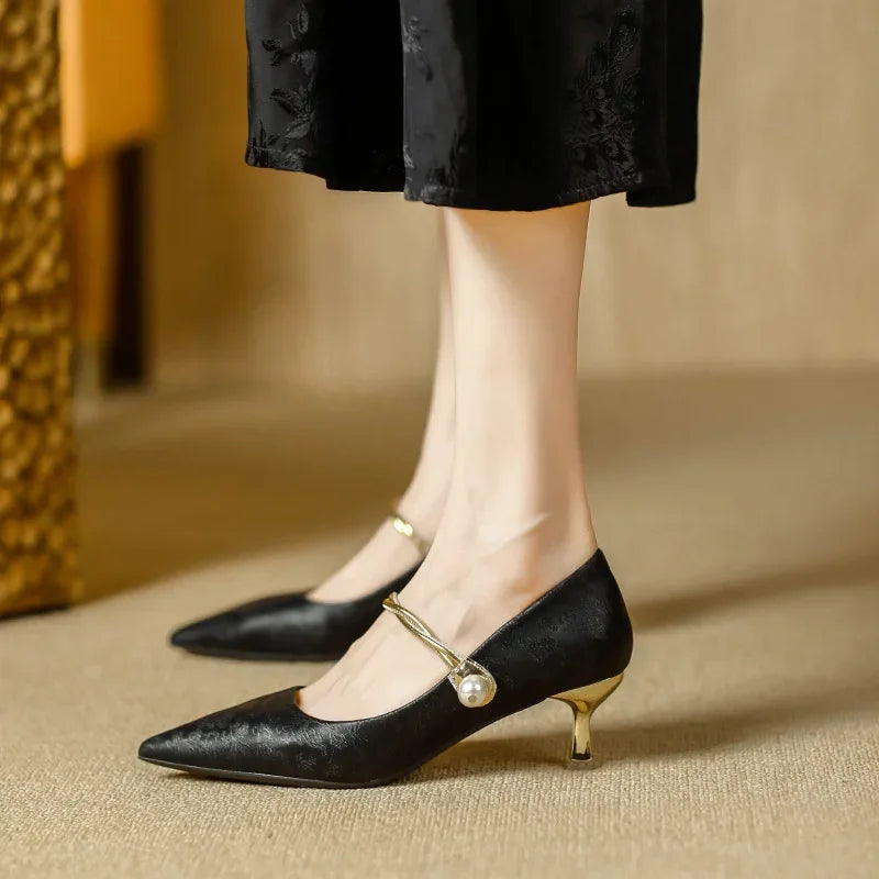 Erika | Elegante Pumps mit Perlendetail