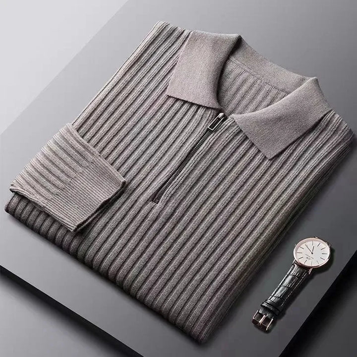 Eleganter Pullover mit Streifenmuster und Reißverschluss