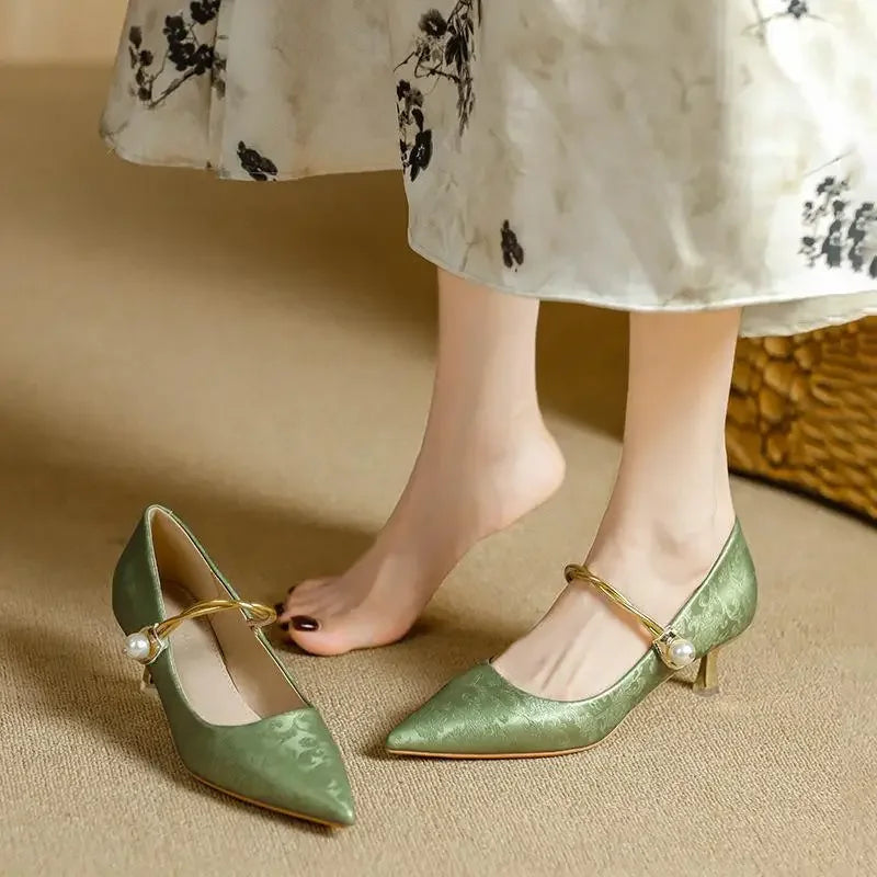 Erika | Elegante Pumps mit Perlendetail