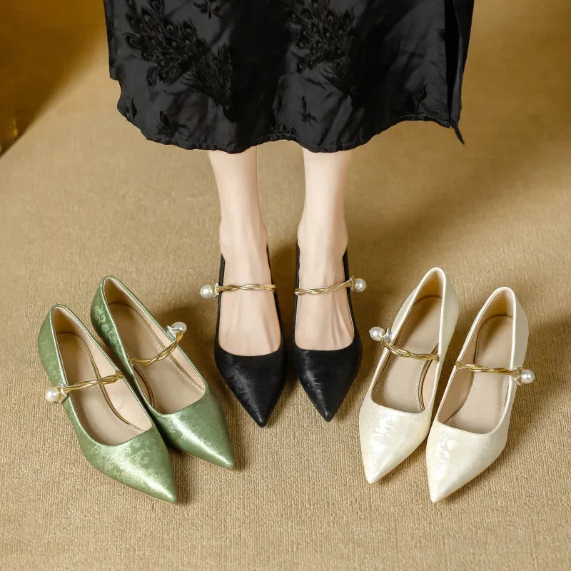 Erika | Elegante Pumps mit Perlendetail