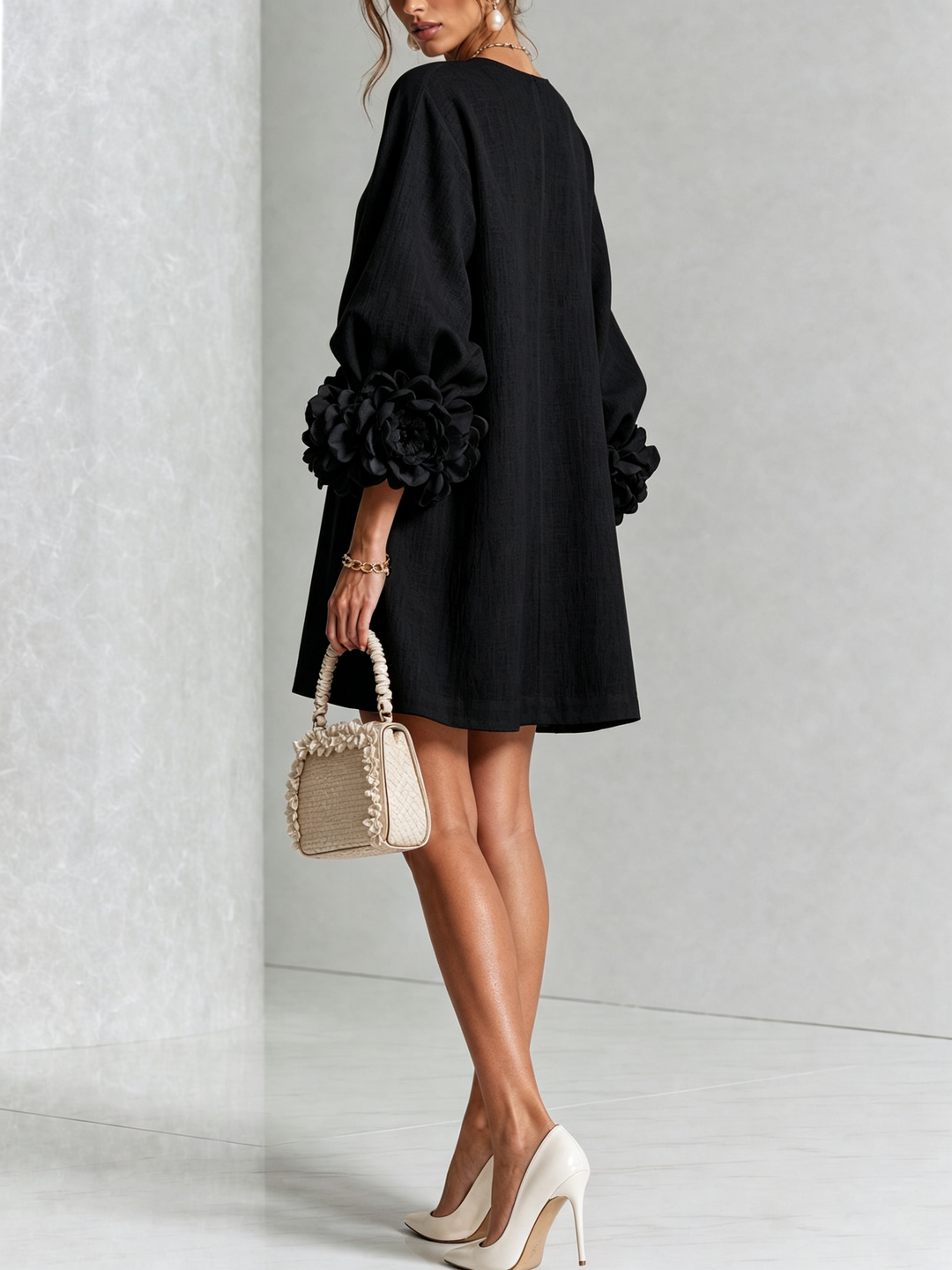 Florales Hemdblusenkleid mit auffälligen floralen Manschetten