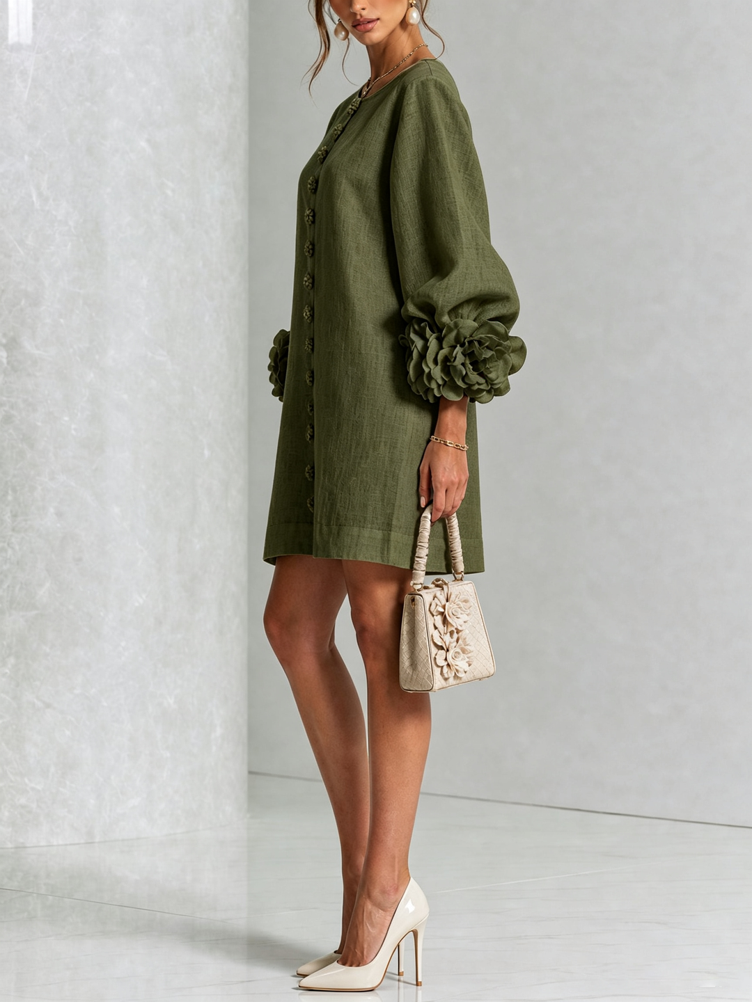 Florales Hemdblusenkleid mit auffälligen floralen Manschetten